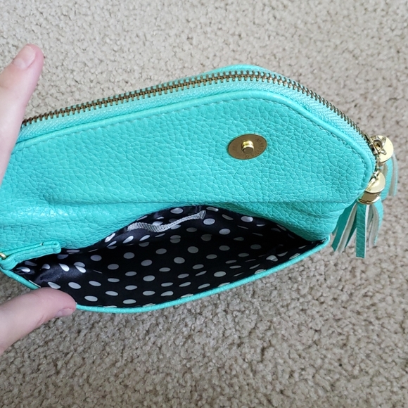 Maurice's Clutch - Picture 4 of 6